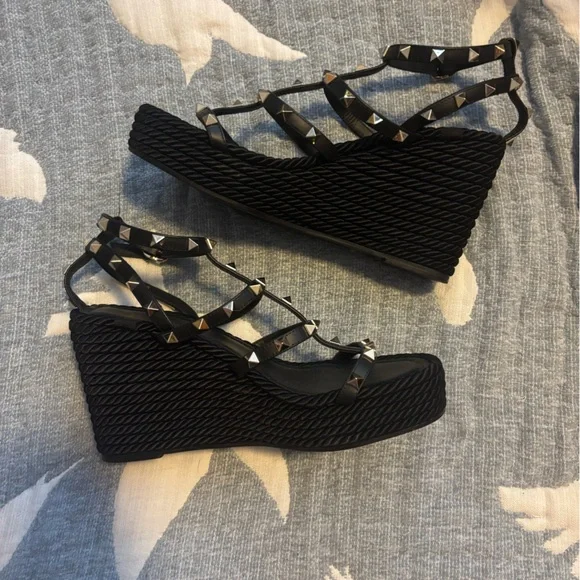 Valentino Garavani ROCKSTUD ANKLE STRAP WEDGE SANDALS 38 - Picture 4 of 12